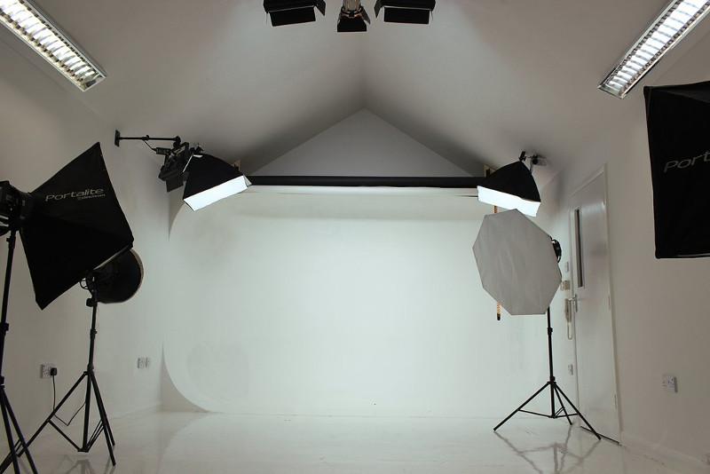 white infinity cove photo studio hire at studio101